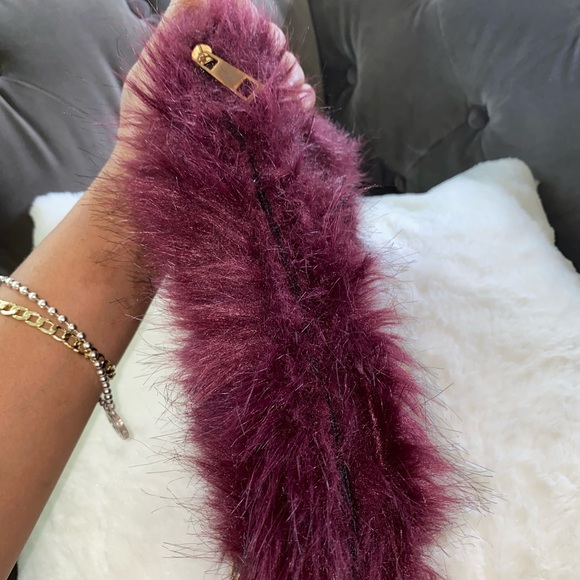 Burgundy Faux Fur Zipper Clutch with Gold chain - Picture 5 of 6